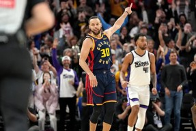 彩票游戏-库里迎来十二赛季出色发挥，加拿大队观众热烈欢呼！